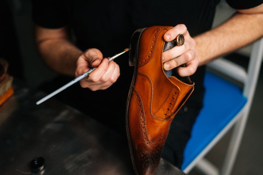 CAN YOU SPRAY PAINT LEATHER SHOES?