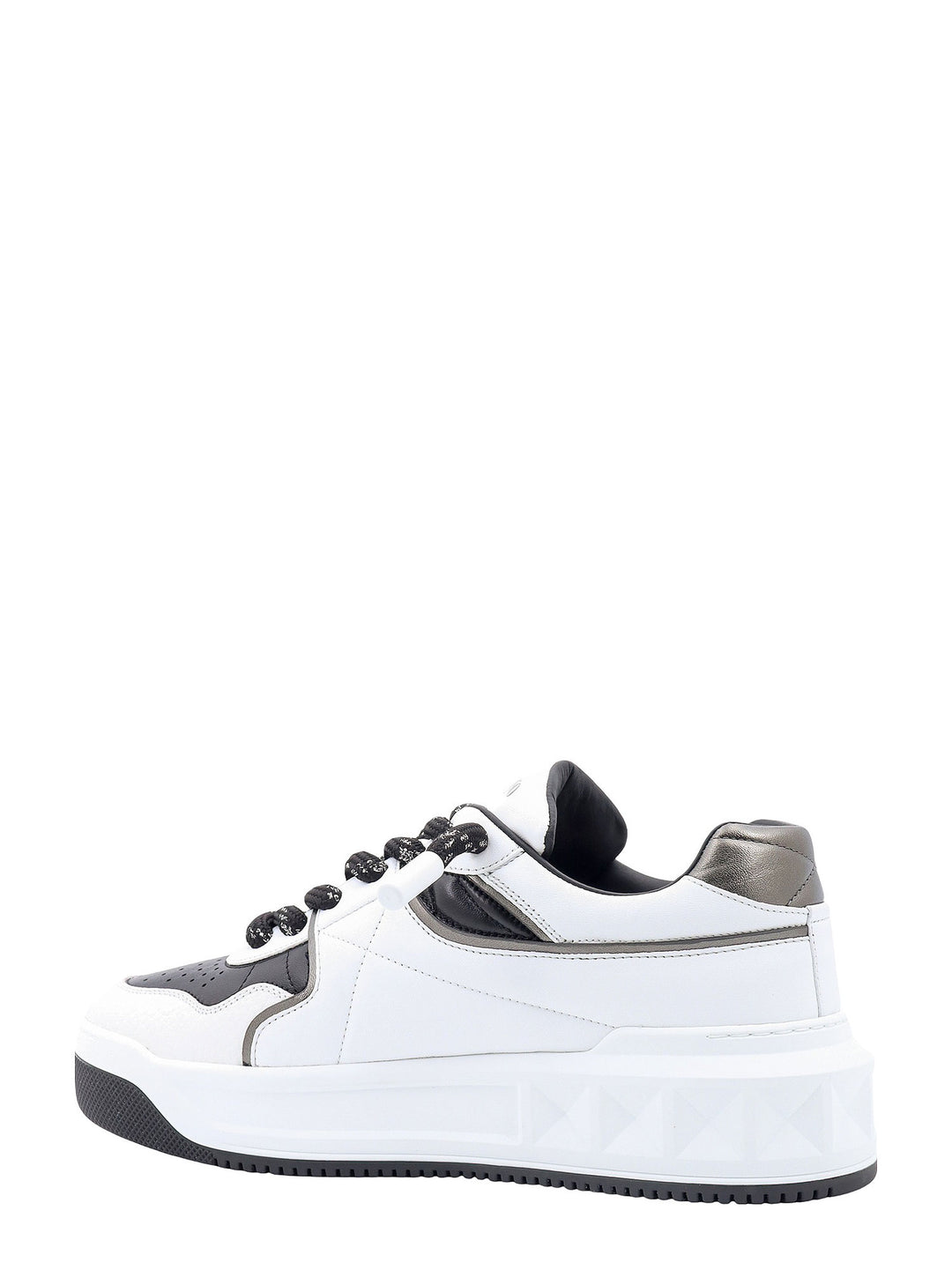 Leather sneakers with iconic studs