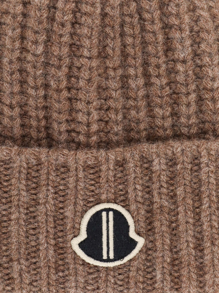 Virgin wool and cashmere hat