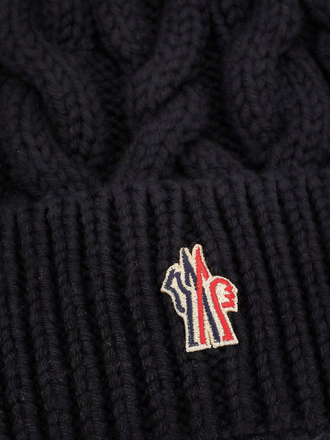 Virgin wool hat with Logo patch