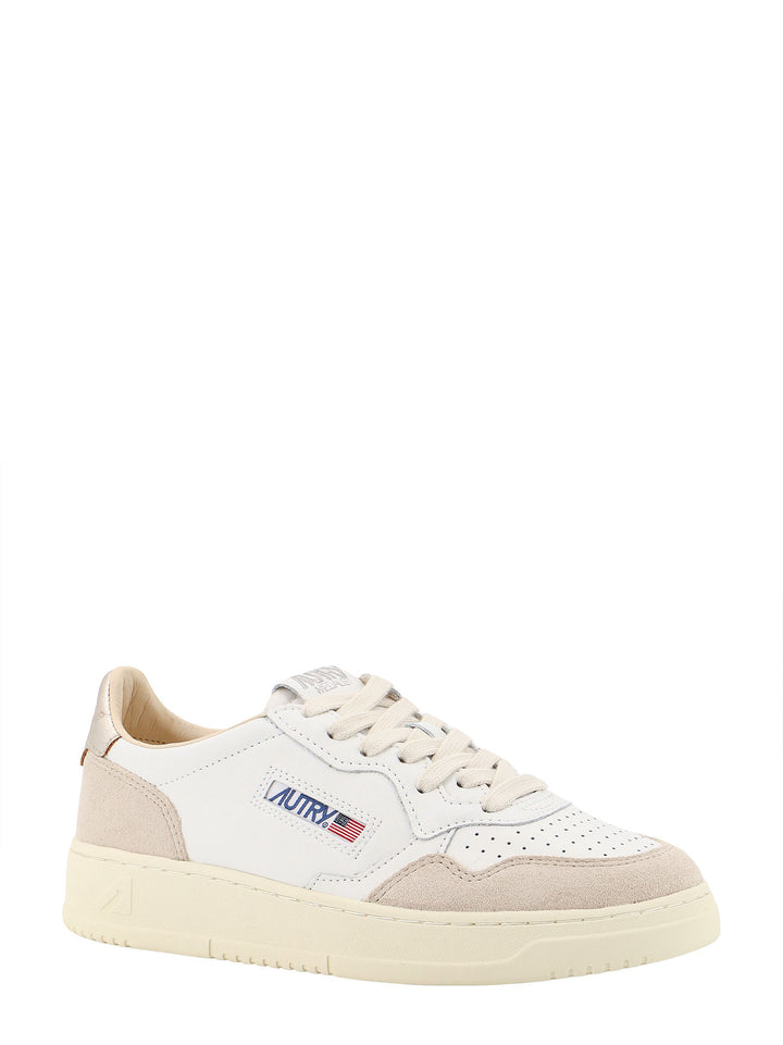 Low-Top leather sneakers with logo embroidery