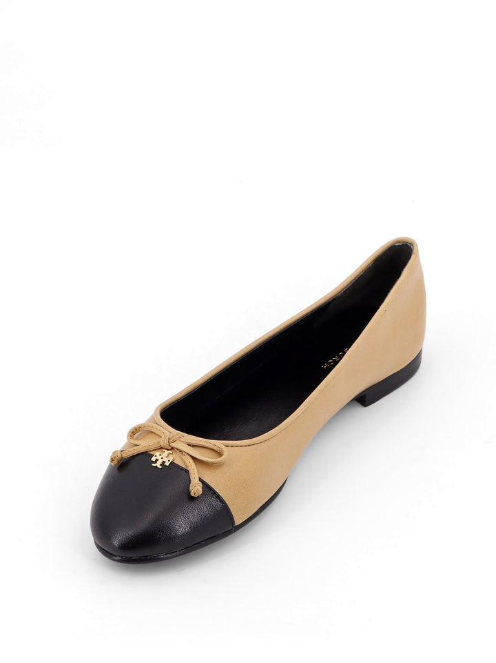 Leather ballerinas with contrasting toe