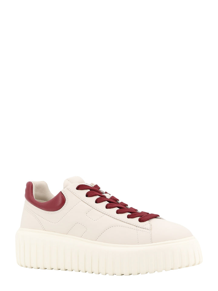 Leather sneakers with contrasting detail