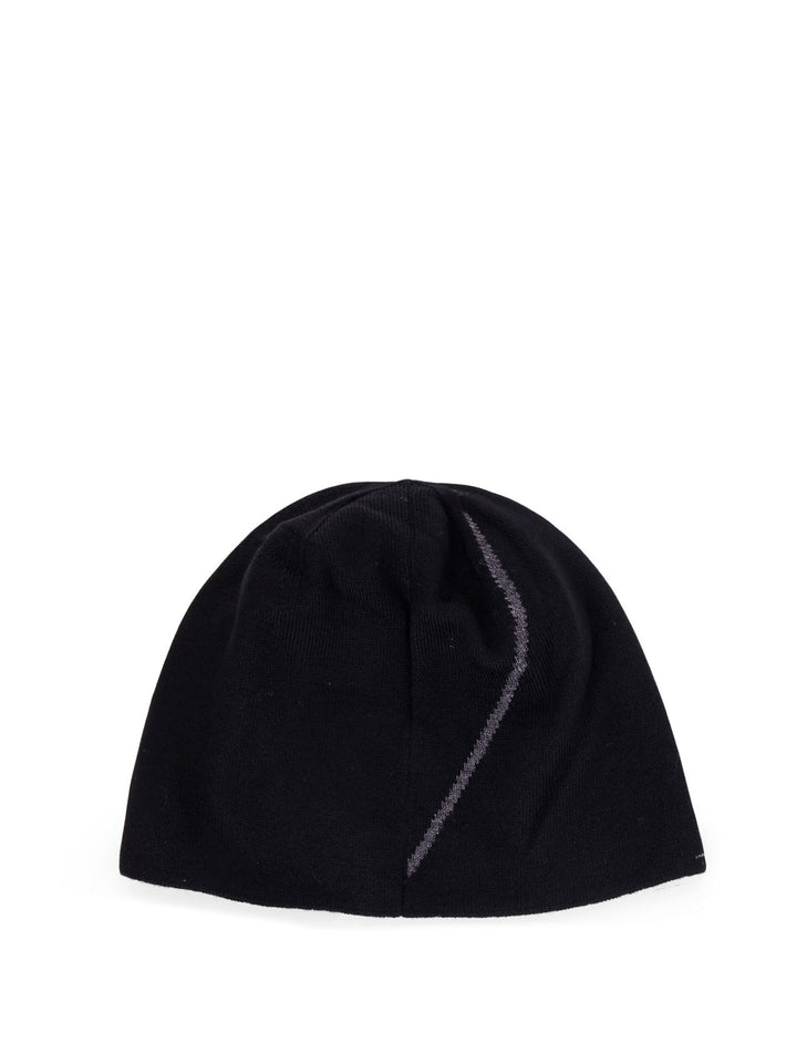 Ribbed wool hat with contrasting logo detail