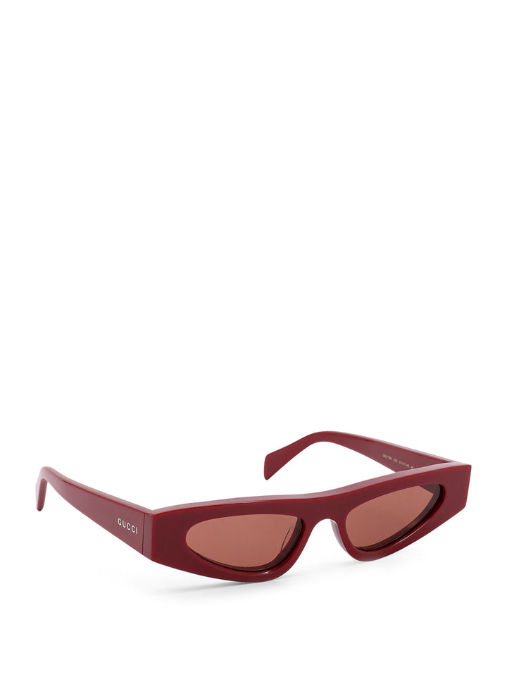 Acetate sunglasses with engraved logo on the side