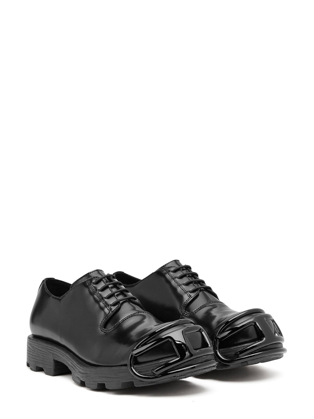 Leather lace-up shoe with Oval D rein-forced toe