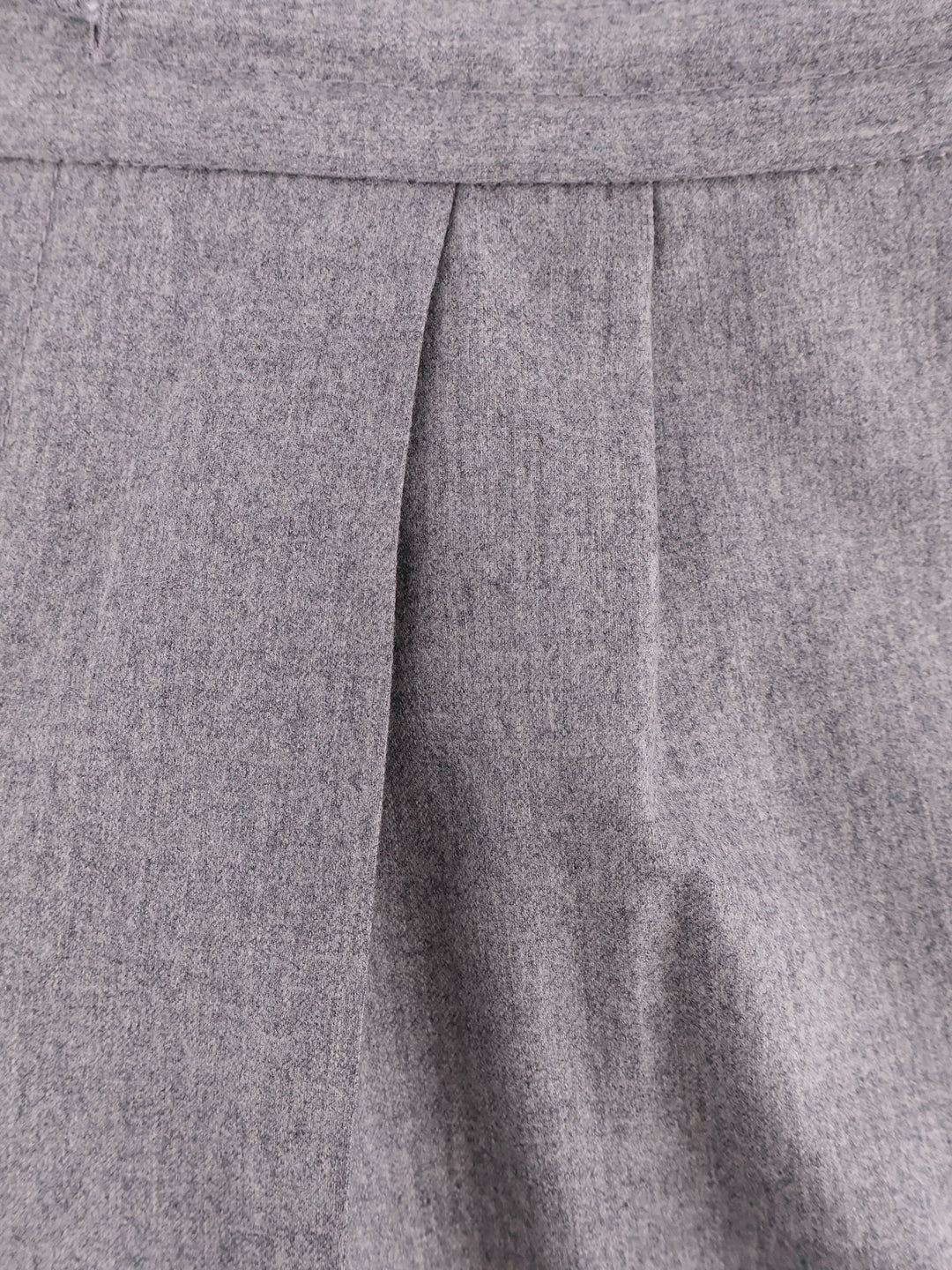 Virgin wool trouser with adjustable drawstring