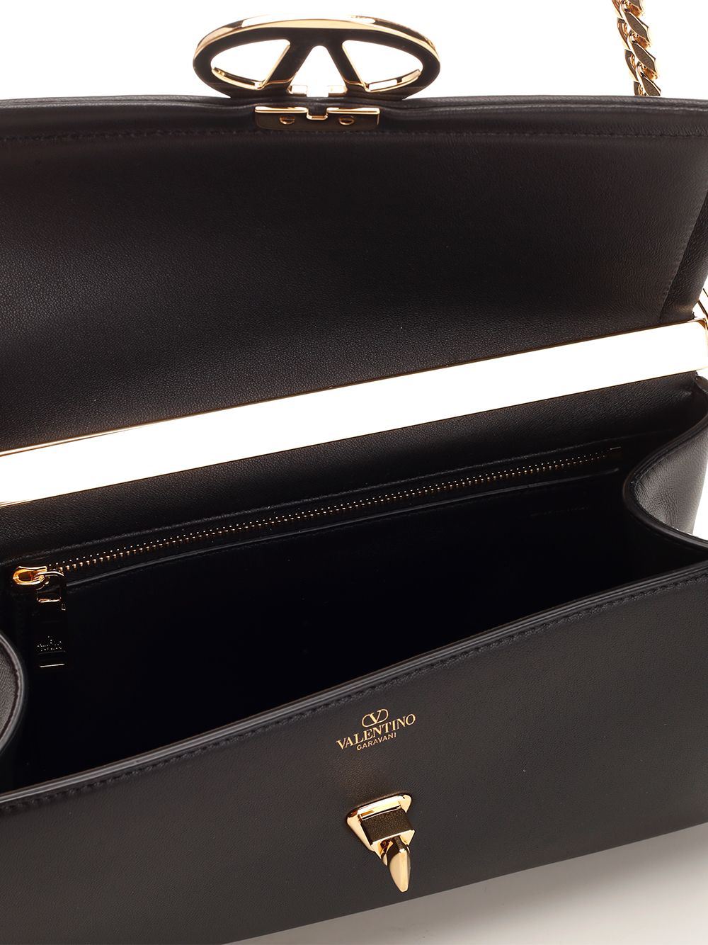 Valentino Garavani Deluxe Nappa Shoulder Bag Shoulder Bags - Black | 5b620f747af54301527be38240feebf84e62b470