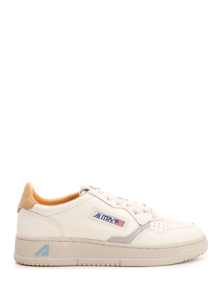 Autry  Medalist Low Sneakers - White | b3a77ee22cd48da9fc7541a99d80104287b48992