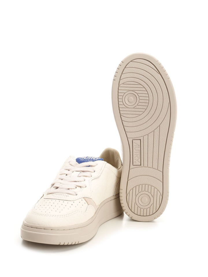 Autry  Medalist Sneakers - White | 5f214b00b0e423b1166aaeffa0a7bc0cd4ee1b55