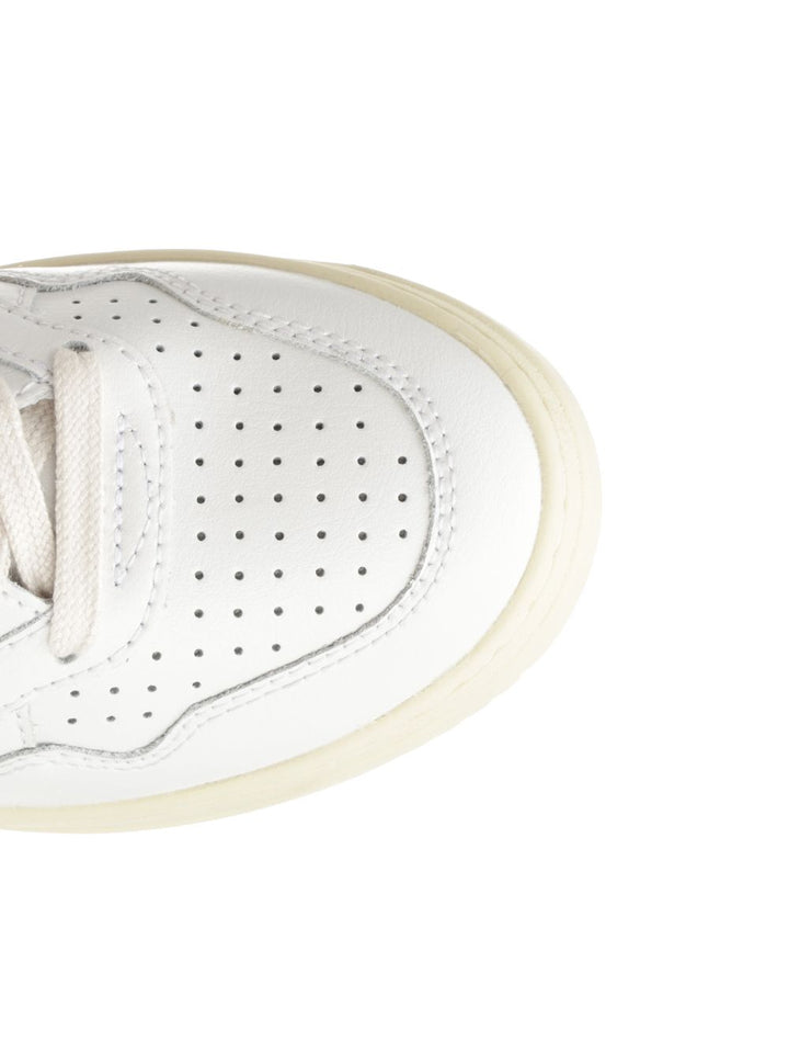 Autry  Medalist Low Sneakers - White | 920cae9a10406f759e3937ca09982c729d170677