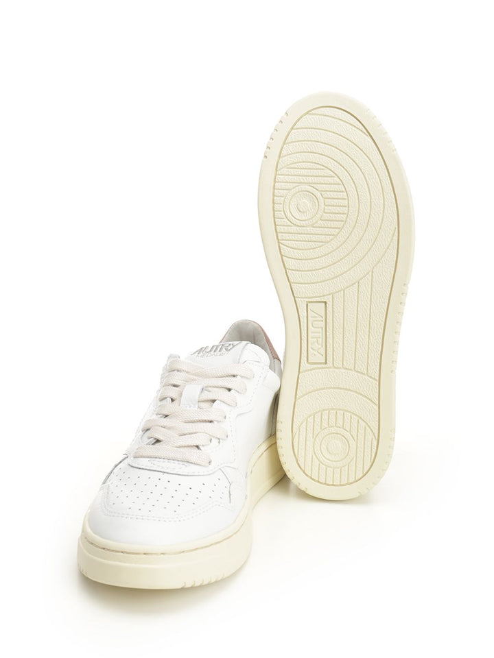 Autry  Medalist Low Sneakers - White | 41266c6403b53f7ef2ae62fd401b68100d692a2a