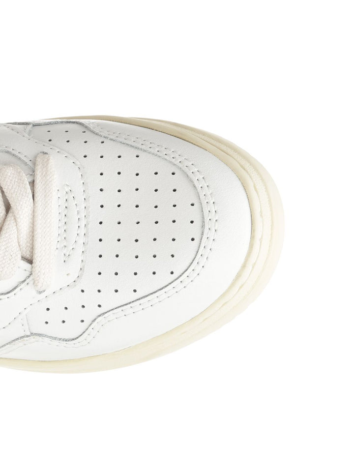 Autry  Medalist Low Sneakers - White | e0fced0527678603384043f61062b7e47cda45d9