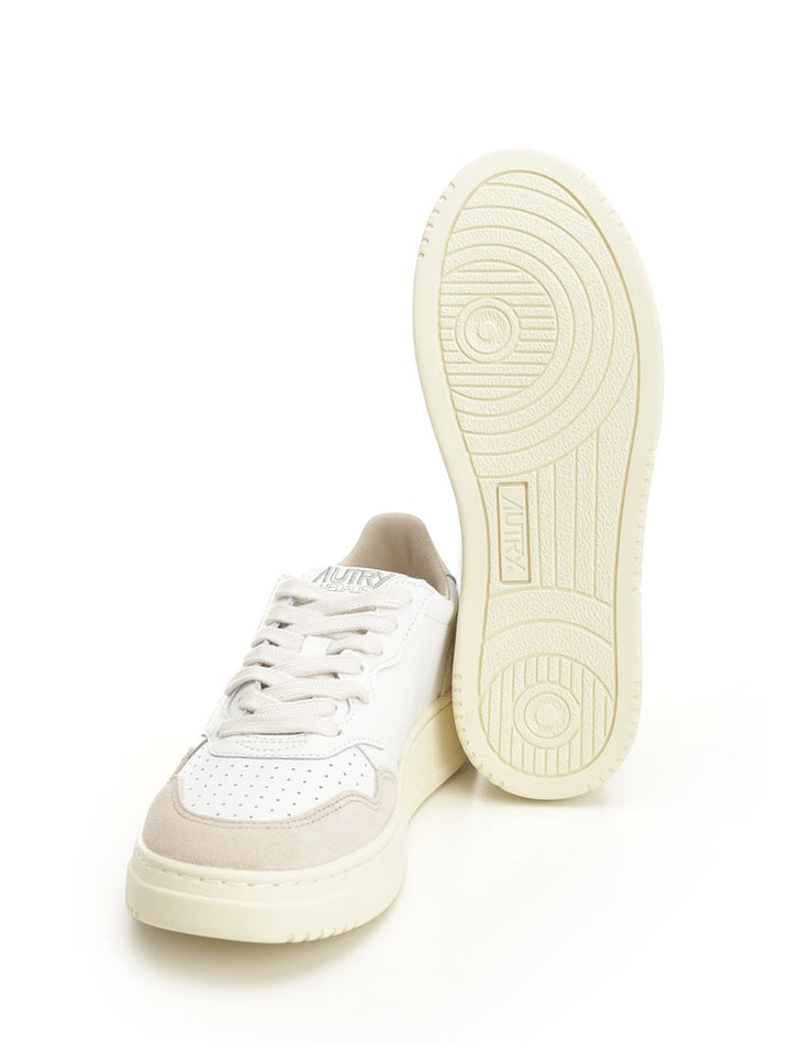 Autry  Medalist Low Sneakers - White | cd4580d9a260fa0e01c8a1b24611ef89b0ca528e
