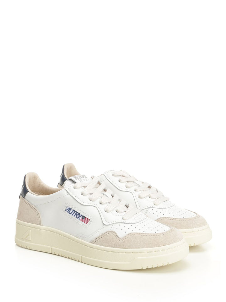 Autry  Medalist Low Sneakers - Gold | e01452d4a53f40136cd9bc1c6b95e1be606f2635