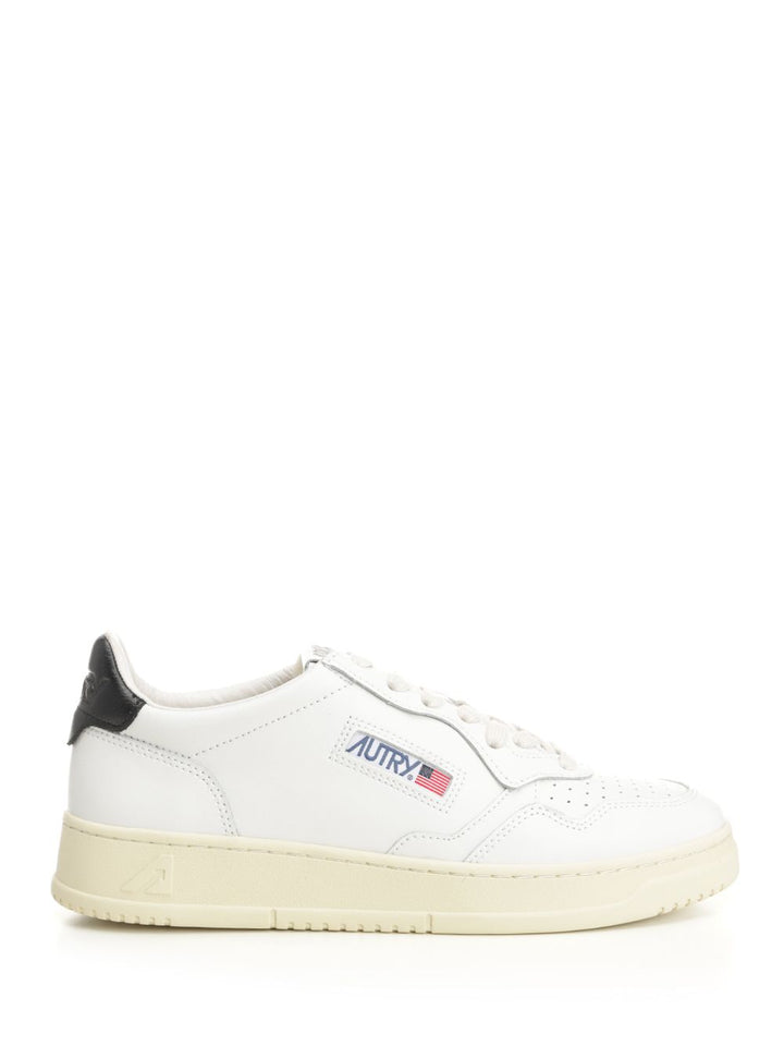 Autry  Medalist Low Sneakers - Black | dec7c3948c5647e10b47d7ecdf2953c9e2906ff8