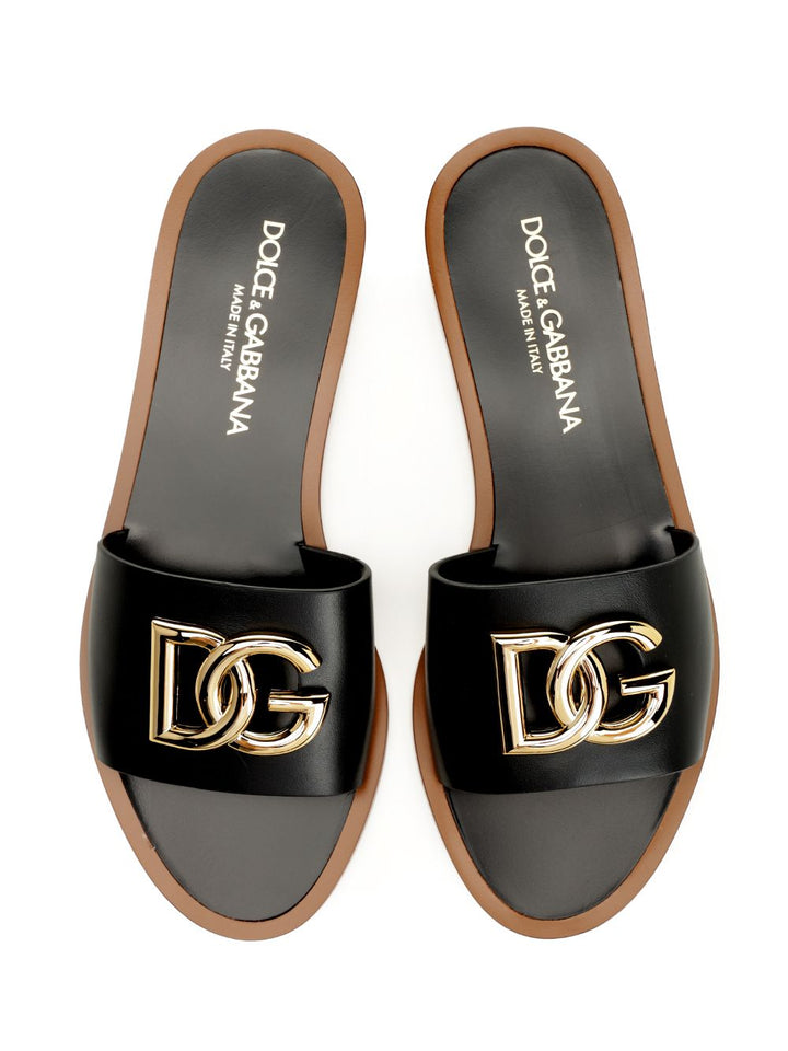 Dolce & Gabbana Calfskin Slides Scarpe basse - Black | 8eac8566b0f11366710e2ef95aafa27adfa470cc