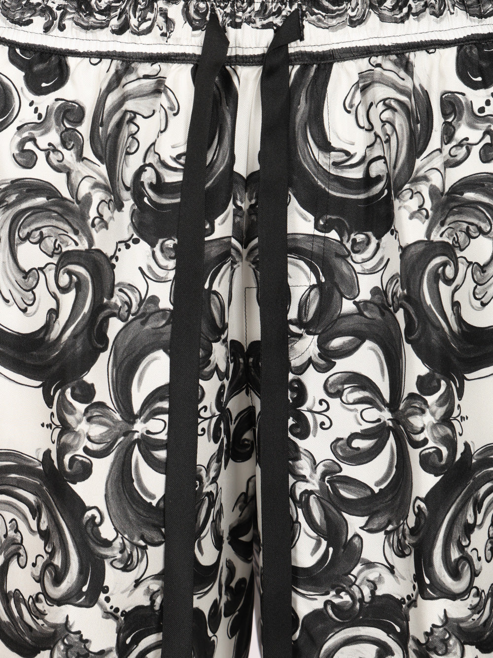 Dolce & Gabbana Bermuda Shorts In Silk With Majolica Print Trousers - Black | 8235acc594f047d6f5c13c0c3a9facee8843189d