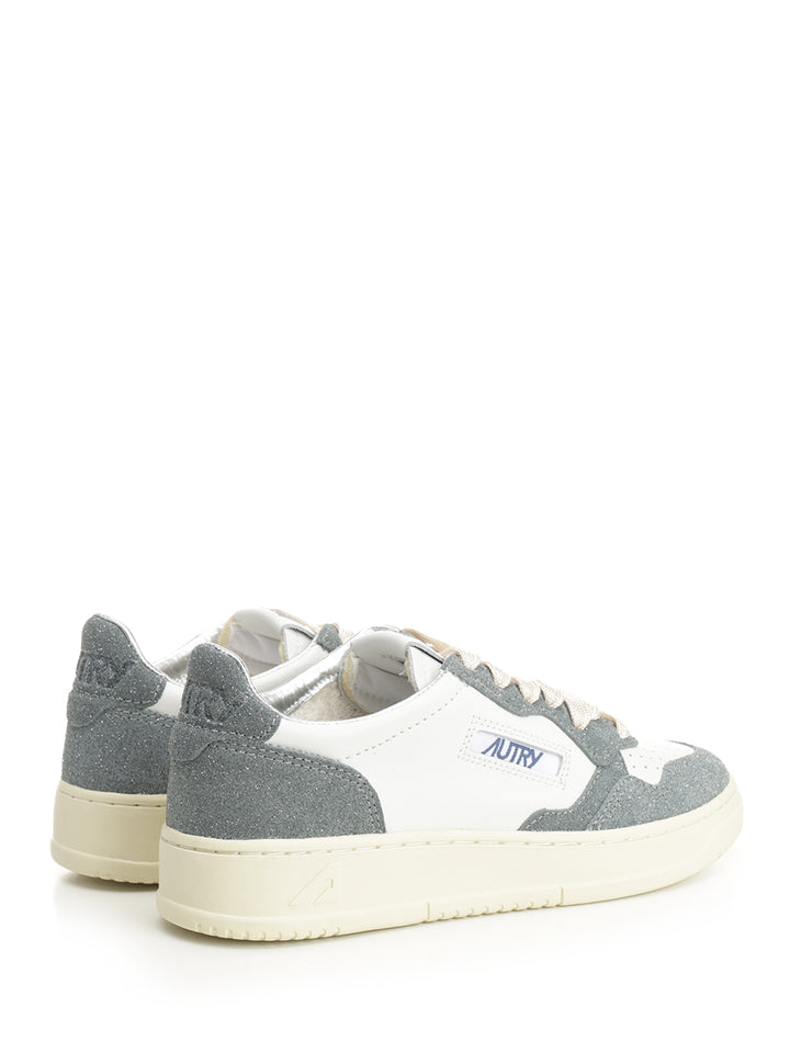 Autry  Medalist Low Sneakers - Light blue | ec9c8b8a9e8cebe4142697cd9888bdf4500d9375