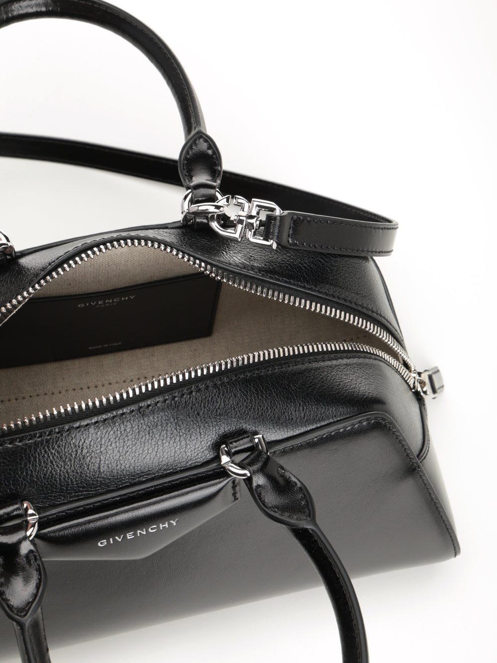 Givenchy Antigona East-West Handbags - Black | 6f4a722426cbbe23408db88e0e65b6c5aa08a72b