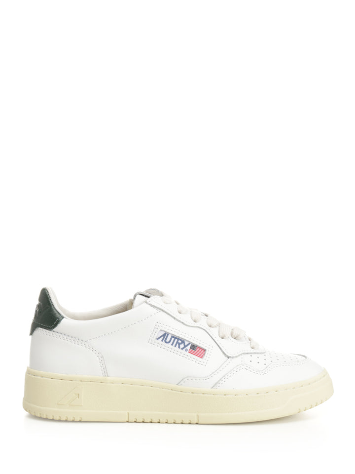 Autry  Medalist Low Sneakers - White | b4872eac608c3c3fcf20242e469bbab7145033e8