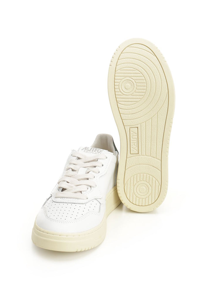 Autry  Medalist Low Sneakers - White | bd16e87b6e02483ae89169779ebadd9f896ed007
