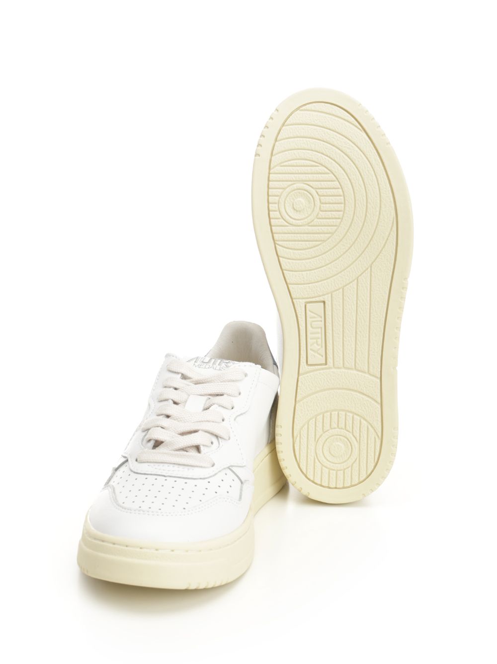 Autry  Medalist Low Sneakers - White | 8e7ffb39e47a10e19fa3bcc65f8f8fa09504c97d