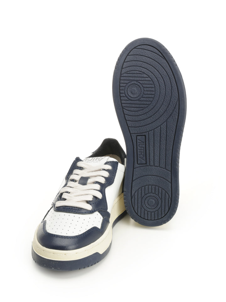 Autry  Medalist Low Sneakers - Black | 76ccf28b7ddbaf08d967c03d68af575e3182bbc6