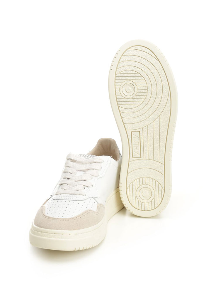 Autry  Medalist Low Sneakers - Beige | 4e7847f7537457b70c716d918397a3ec3d5ac0e3