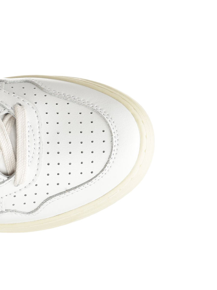 Autry  Medalist Low Sneakers - White | c87cb9cab8d407a7a541ea39574cbed4b0e64ed8