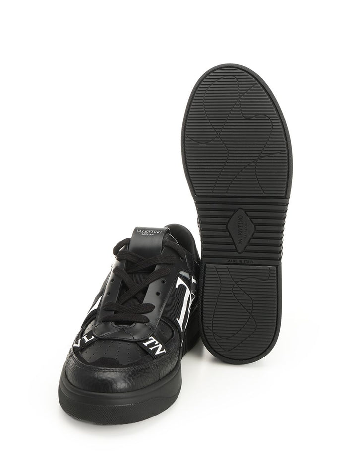 Valentino Garavani Vl7n Sneakers - Black | b7c8804677bf0f7e98ca555de46d67729cefd83c