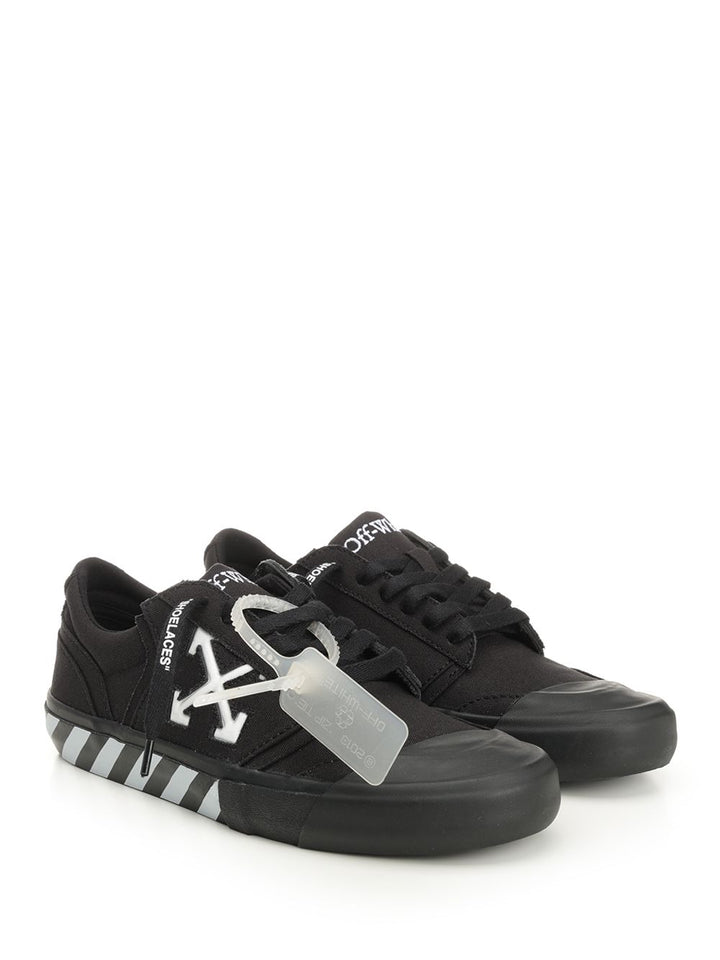 Off-White With Laces And Logo Sneakers - Black | 530430e3c96ec666b62a62baa4e75166ad147442