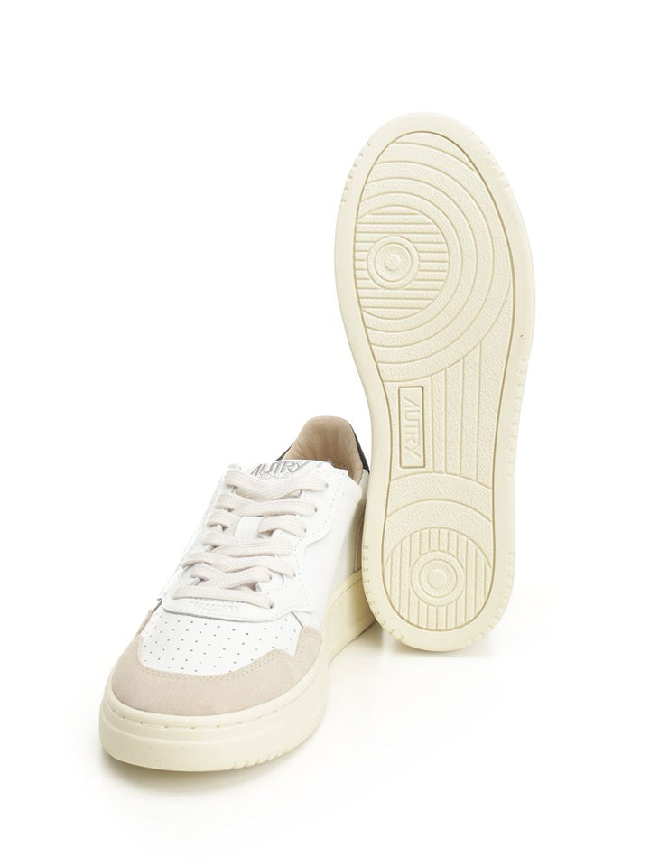Autry  Medalist Low Sneakers - White | c592cb6c26ff6b121bfd5cee9aa5c1a456a91eca