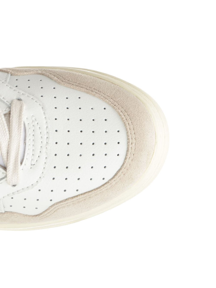 Autry  Medalist Low Sneakers - White | d2c0b7d7a8501444a1234175c50c150b1fce22d2