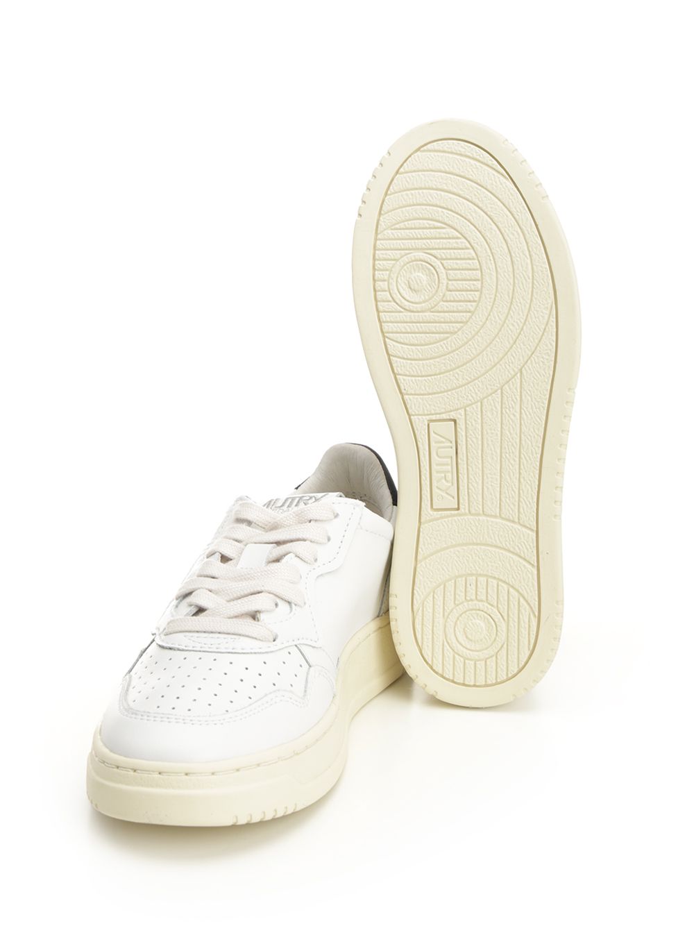 Autry  Medalist Low Sneakers - White | a0378ee0c483b14a6da165683cd9f78b9ca8eb5d