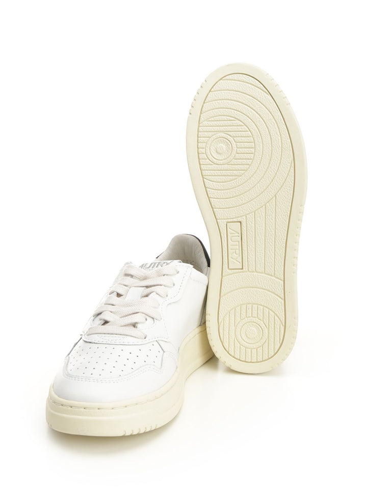 Autry  Medalist Low Sneakers - White | a0378ee0c483b14a6da165683cd9f78b9ca8eb5d