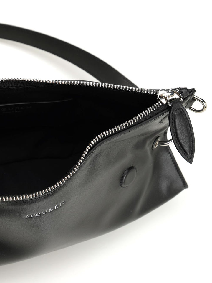 Mcqueen Manta Clutch Crossbody Bags - Black | 4105c504346e5968103c94c04e8c451b8dd2101c