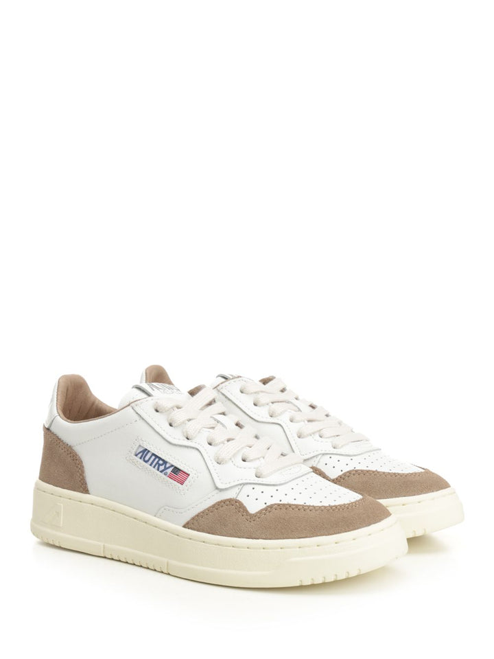 Autry  Medalist Low Sneakers - White | e9adec541dedcd4631703047b49378acfe7ed3ea