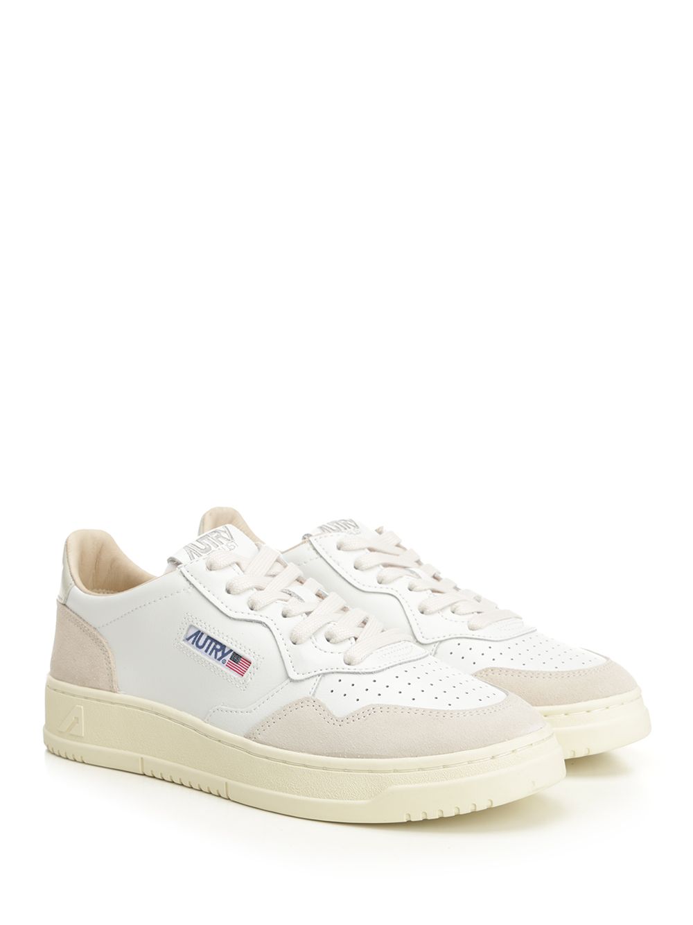 Autry  Medalist Low Sneakers - White | d5a93bb2d0fdc1af78ce22aecfb5225f4dc0c637