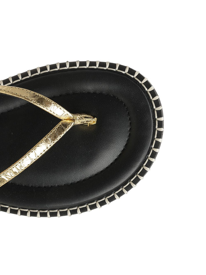 Dries Van Noten Metallic Leather Flip-Flops Scarpe basse - Gold | b8c73899b0cde90b519d3df5fe26dc122af9219c