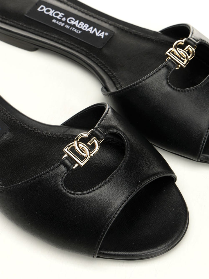 Dolce & Gabbana Leather Slides Sandals - Black | e9709363b2b1847f12b1fc76dbfffb00a8ebf9c1