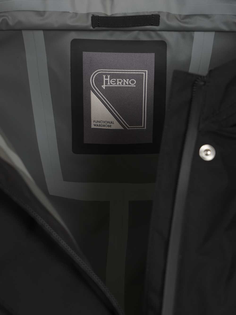 Herno A-Shape With 2-Layer Windstopper Hood Jackets - Black | abead7712665e49ad00cb9f10e58c502fb644f71