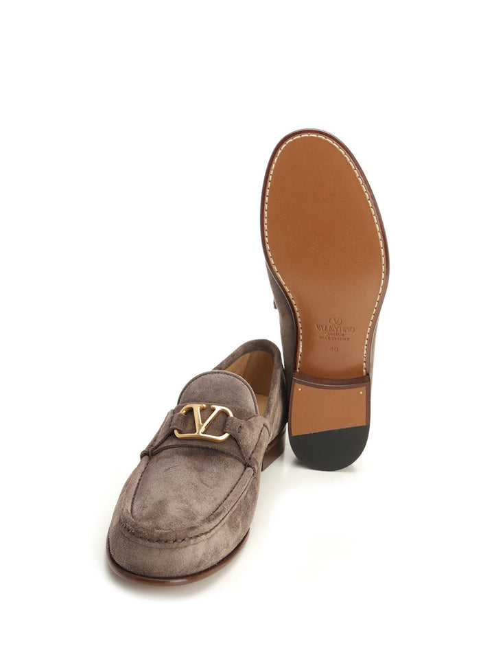 Valentino Garavani Vlogo Signature Suede Loafers Scarpe basse - Grey | 39b22ef2edeacfce7eb5d7f717ec5738a643ccc8
