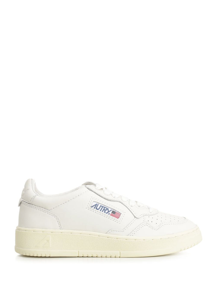 Autry  Medalist Low Sneakers - White | eebcbe486c04f10f261400e252ff58c9635b2974