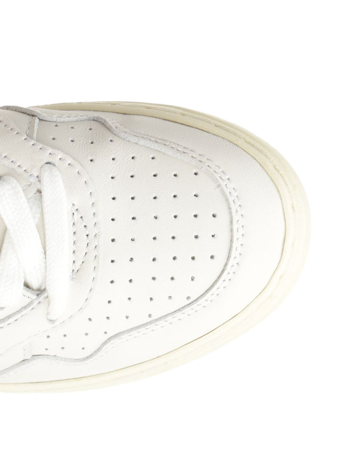 Autry  Medalist Low Sneakers - White | 8663663d7be37a81a3160616b3e515a5bf5b34a1