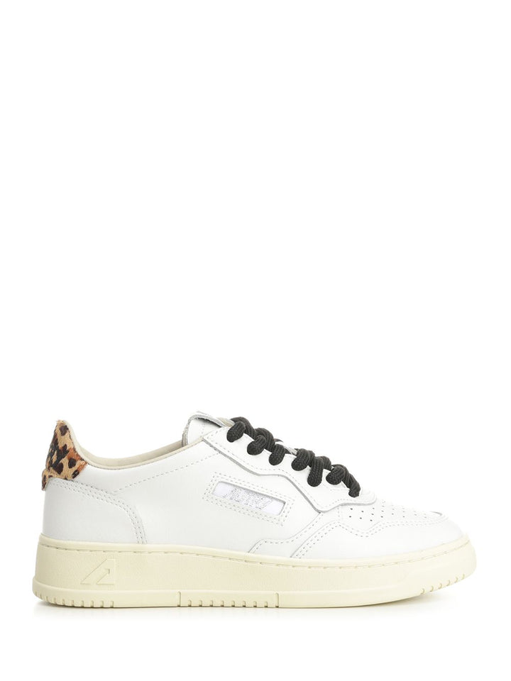 Autry  Medalist Low Sneakers - White | 082f74331eedc0e3ead56f969de35d009dcb1dce