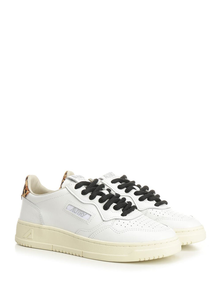 Autry  Medalist Low Sneakers - White | 468a11c3cd994823711a74aac014708ba46085d9
