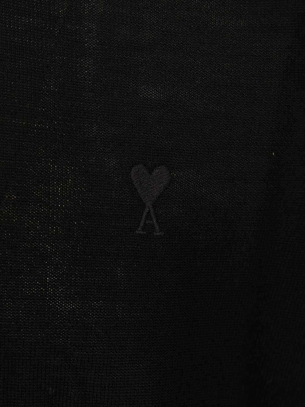 Ami Quota -Crewneck Sweater With Contrasted Ami De Coeur Exrafine Merino Wool Knitwear - Black | 05826653b90e6a3ac9837820f908c3c45ea6d836