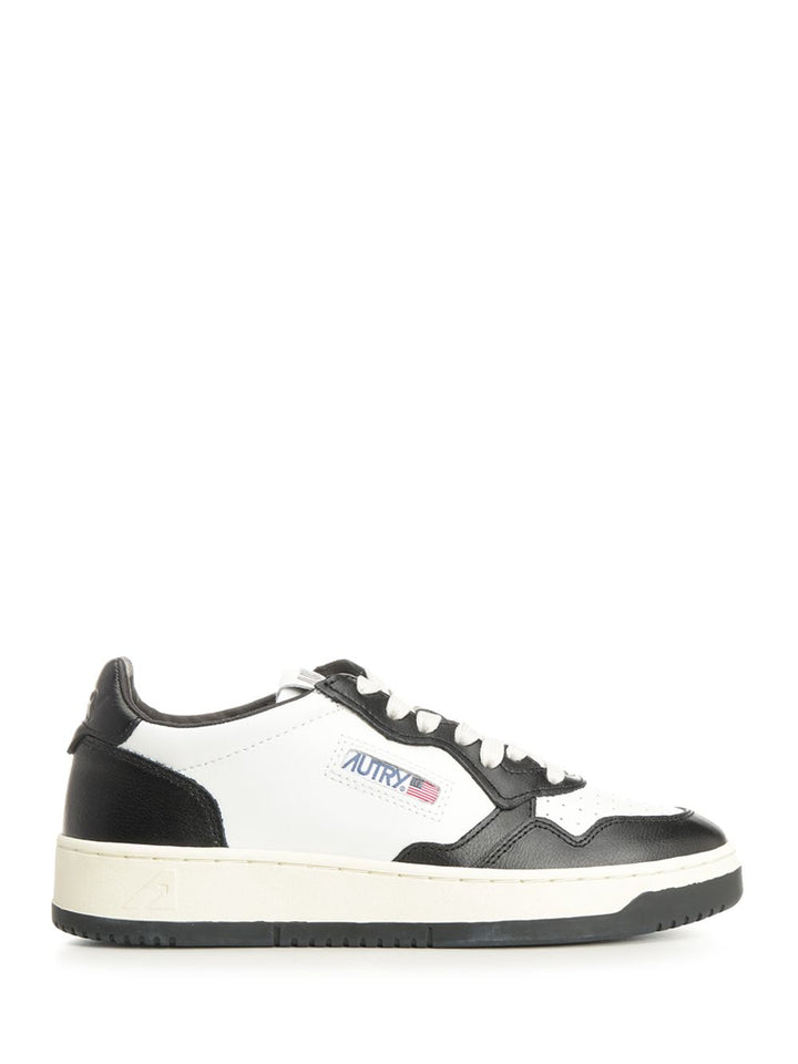Autry  Medalist Low Sneakers - White | d6b5fb35cd4c221ce9c569c60252665ed3a77ee1