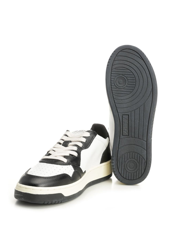 Autry  Medalist Low Sneakers - White | dddb4f2325798b8f1ec3a0922da7e837dfb0ba53